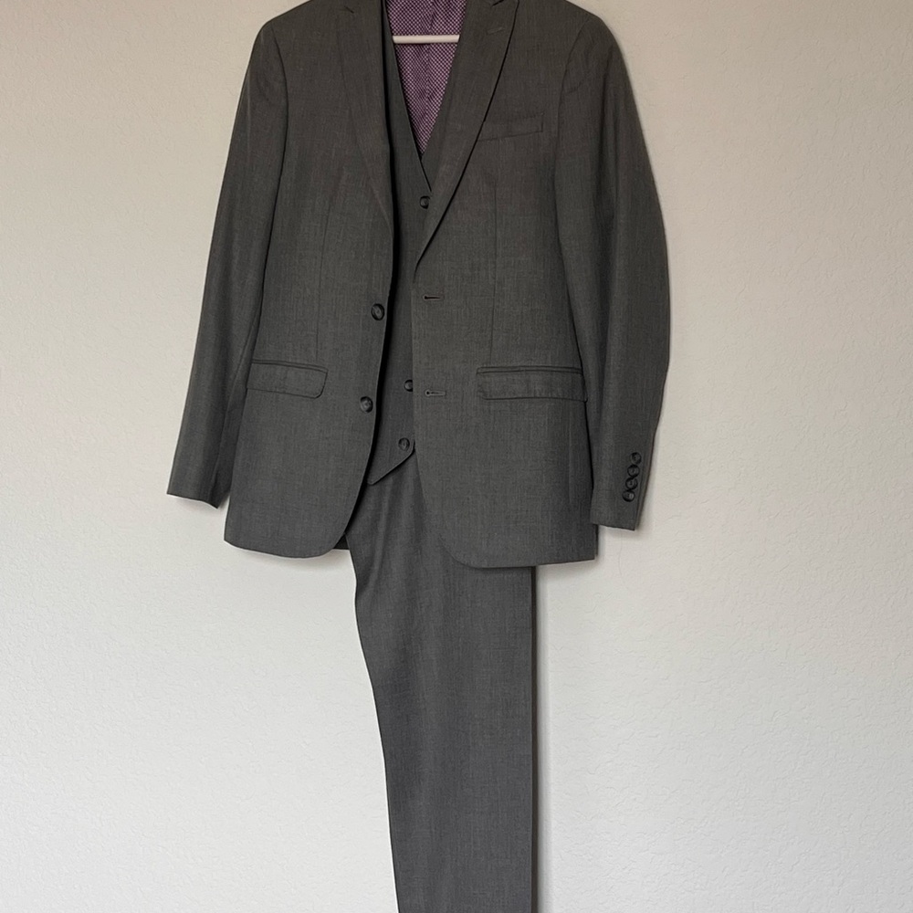 Men's Gray 3 Piece Suit 36R